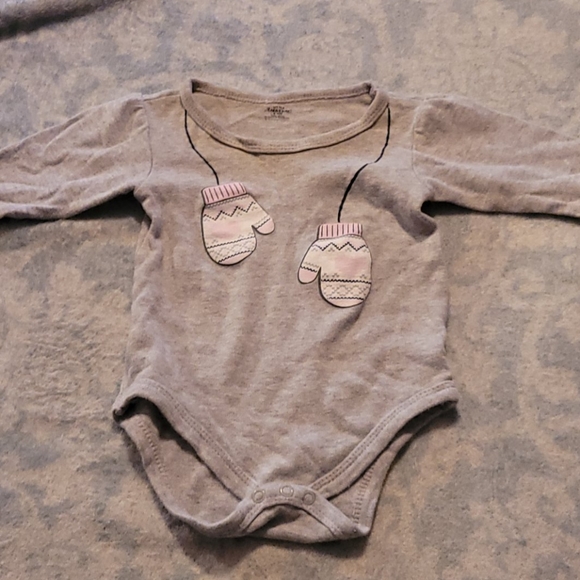 Set of winter themed onesies - Picture 4 of 4